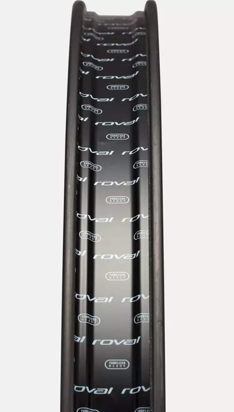 Roval Traverse HD 240 6B 29in Front Wheel in Carbon/Black -4